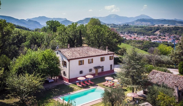 Villa dei Sapori with pool in the rolling hills of Marche, 45 minutes from the Adriatic Coast