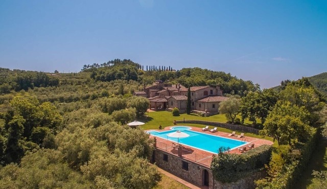 Villa Del Giglio - Tuscan villa with pool