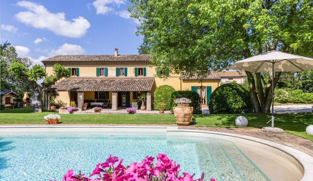 Villa delle Vigne, villa with large garden and pool, close to the Adriatic coast