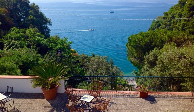 Villa - direct access to the beach
