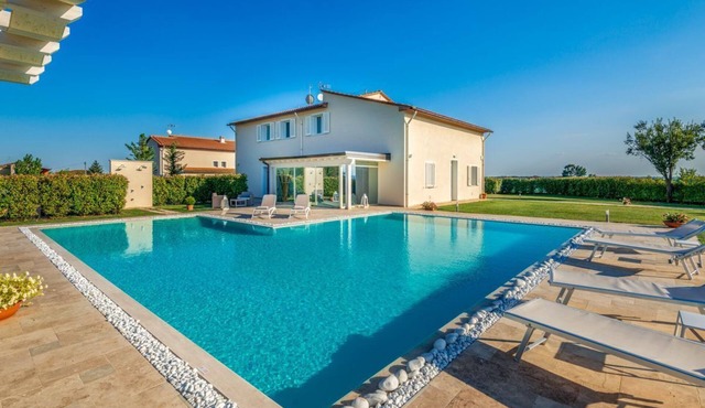 Villa Ferdinando - Five Bedroom Villa, Sleeps 10