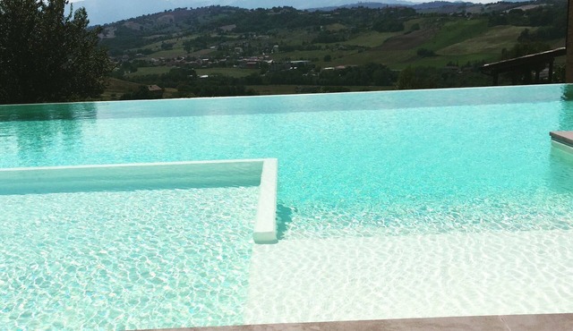 Villa, formerly the manor house, on the Marche hills, ideal for relaxing