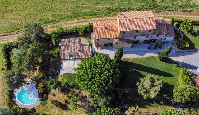 Villa Gelso: your luxury villa with pool and sauna in Le Marche region