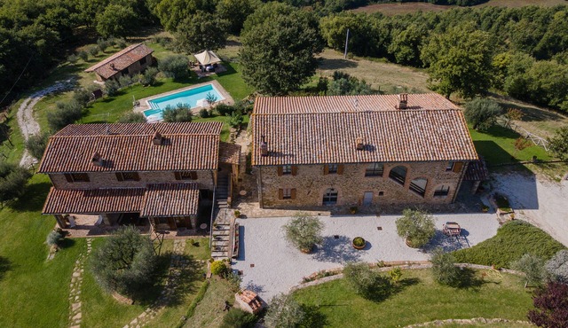 Villa I due Casali with private swimming pool surrounded by a splendid panorama