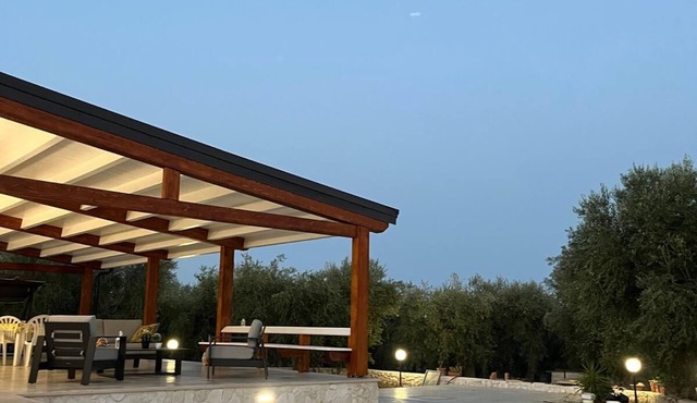Villa immersed in the green of the ancient olive trees of Gargano