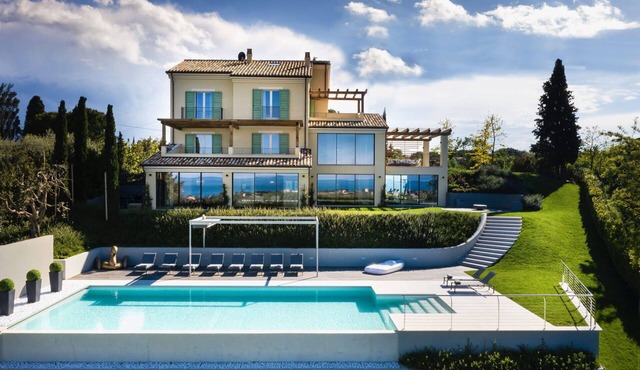 Villa in Civitanova Alta with 6 bedrooms sleeps 12
