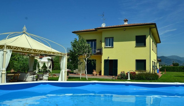 Villa in Montecarlo with Pool and Scenic Views