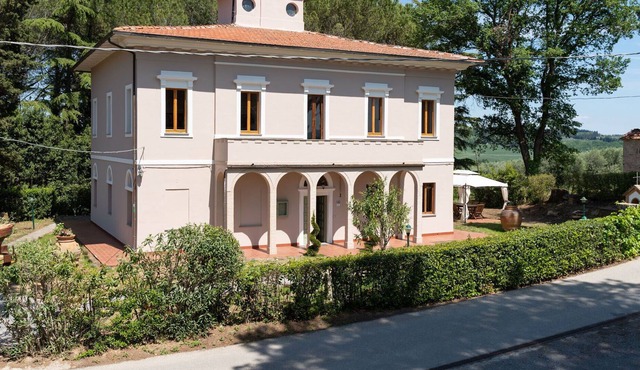 Villa in Peccioli with 5 bedrooms sleeps 10