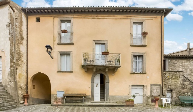 Villa in Rome with Pool & Tiber Valley Views