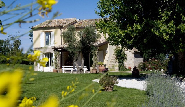 Villa in Sirolo with 4 bedrooms sleeps 8