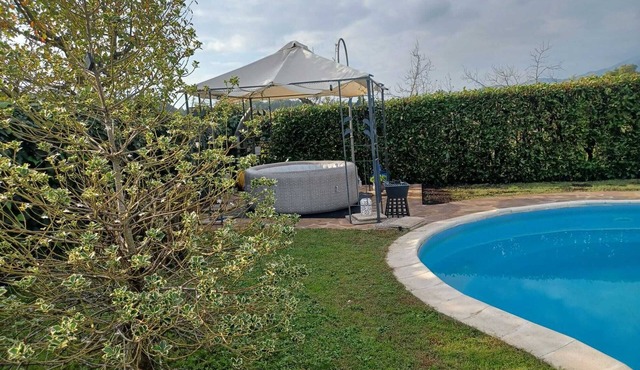 Villa in the green with swimming pool and whirlpool