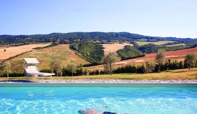 Villa in Todi, superb views, private pool, maid service, trattoria 5 mins walk