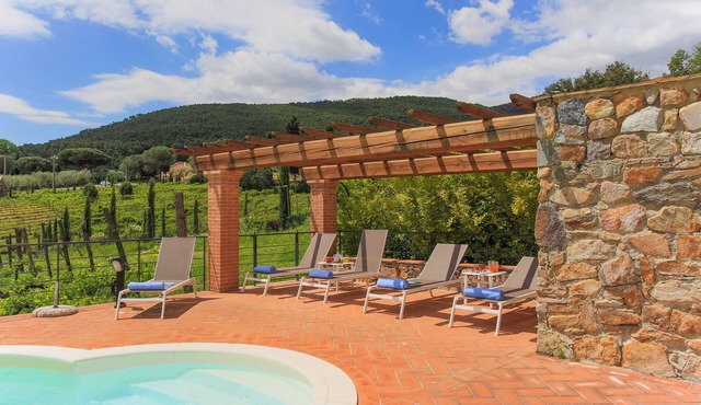 Villa/Independent home in Vicopisano with 4 bedrooms sleeps 8
