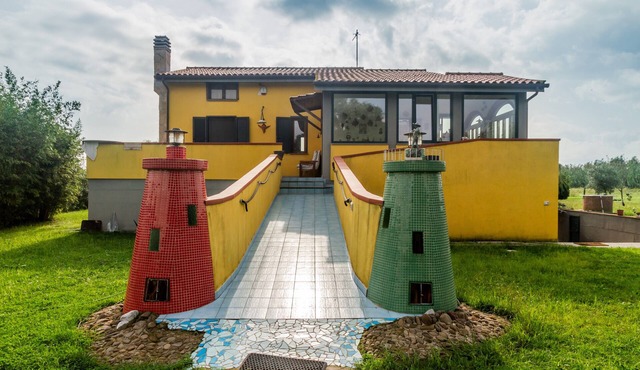 Villa 'Paradiso' with Private Terrace, Private Garden and Wi-Fi