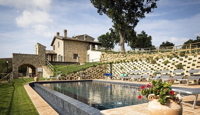 Villa Ivana, old farmhouse in the green hills