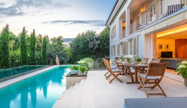 Villa Ivona Modern Luxury Classic Villa with Private Pool and panoramic views in 3 kms from Lucca Walls