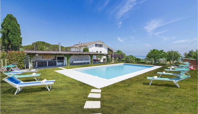 Villa James