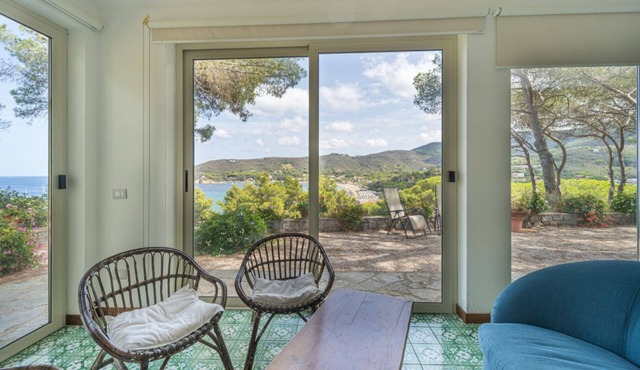 Villa La Coccola sleeps 8 overlooking the sea 300 meters from Procchio Beach