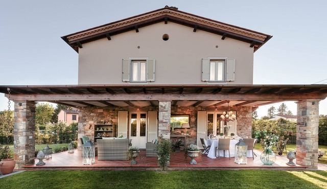 VILLA PEMOLA a Luxury Farmhouse with Garden and bikes in Lucca Town