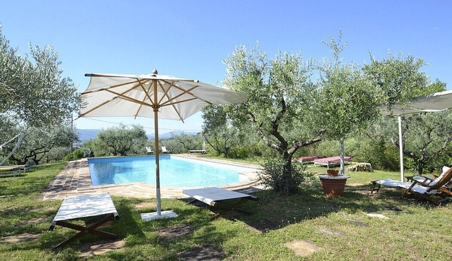 Villa Prestigio: A charming three-story historical villa situated in an elegant eighteenth-century building, with Free WI-FI.