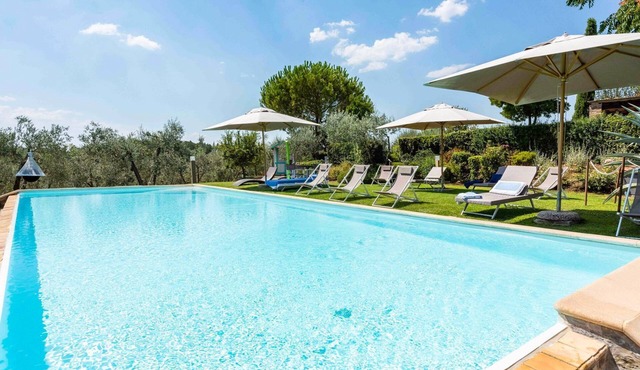Villa Raggiola - Six Bedroom Villa, Sleeps 12