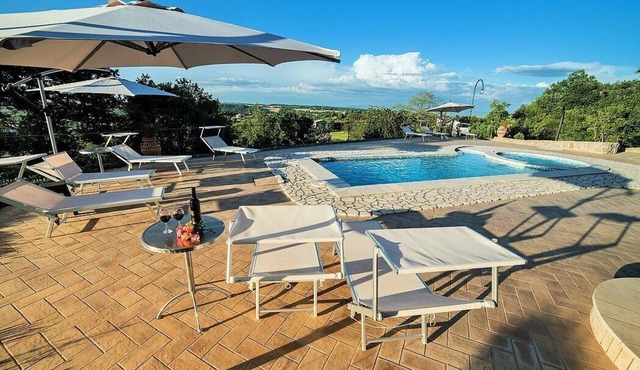 Villa Rinalda Piccola: A bright and cheerful four-story villa located on top of a small hill, with Free WI-FI.