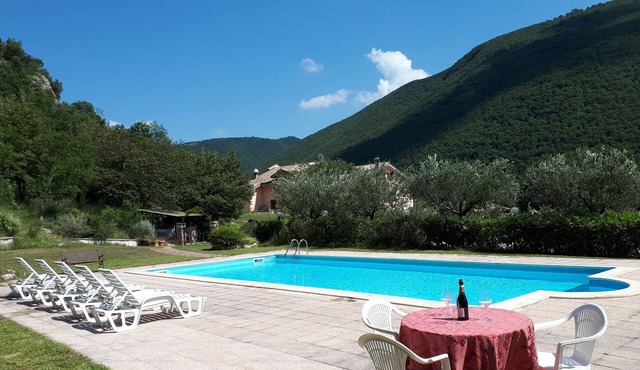 Villa Salimbeni 8 rooms, large pool, panoramic view, for 16 people