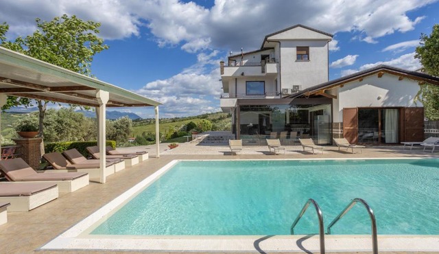 Villa Santoro ai TRE Ulivi con Piscina Privata