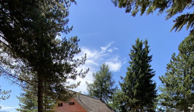 Villa su Lago con giardino recintato, 12 posti ,Wi-Fi,Bbq,taverna con camino