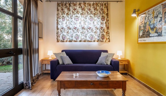 Villa 'Sunflower' with Private Garden and Wi-Fi