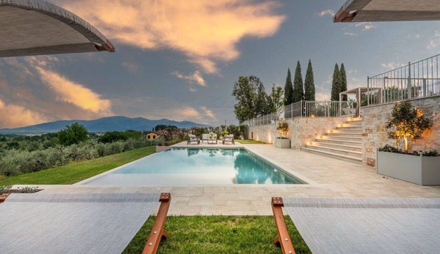 Villa Sunkiss: Luxury Farmhouse with Tuscan Flair and winery