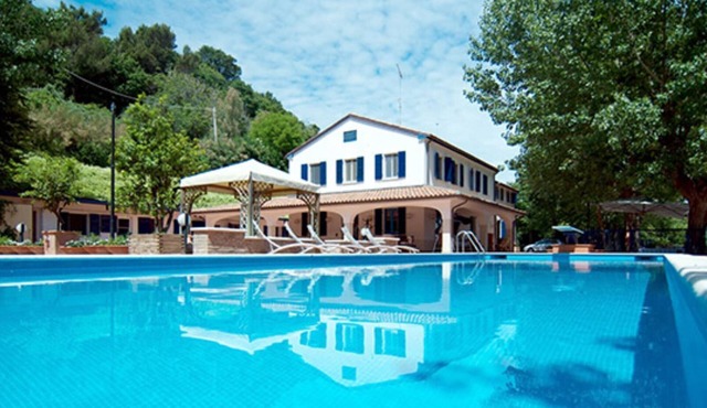 Villa surrounded by a large park of 12 hectares with private swimming pool, tennis court and beach a