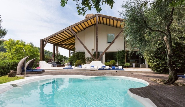 Villa Vallugola 8, Emma Villas