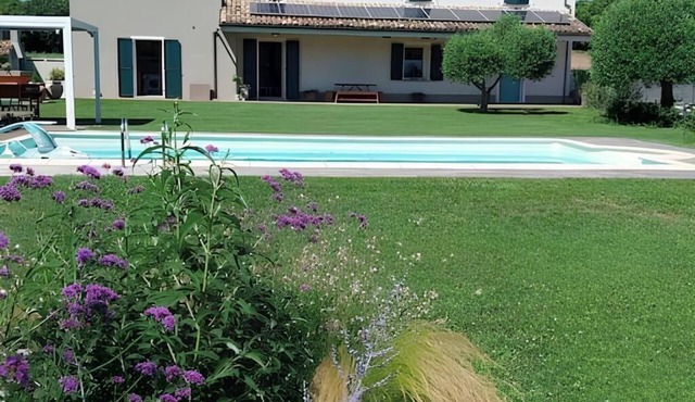 Villa with pool in the Pesaresi countryside a few kilometers from the sea