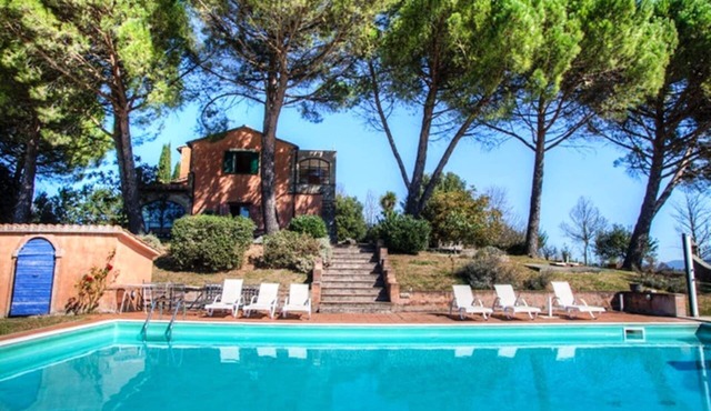 Villa with private pool, air conditioning, billiard. Panoramic views and quiet!