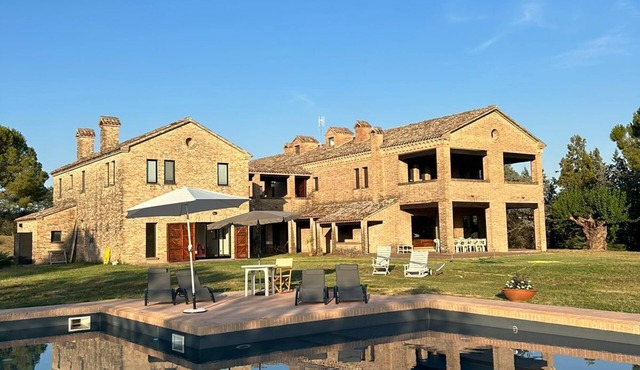 Villa with private swimming pool in the heart of the countryside