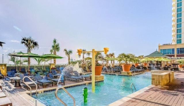 Virginia Beach | Coastal Comfort | Resort Pool & Beach Access