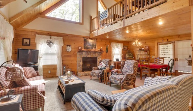 Virginia Mountain Cabin w/Decks & Fireplaces