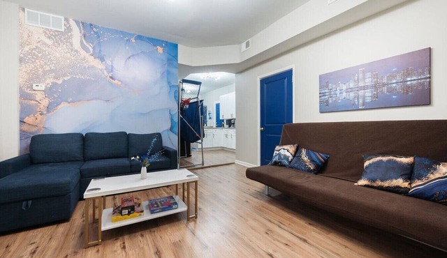 W Pershing · Large Chicago Apt 3 Bed | 12 Min Downtown | Arcade