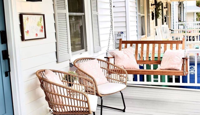 Walk to Dining, Beach & Park~Family Friendly Home!