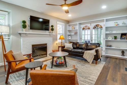 Walk to Downtown Frankfort: Patio, Firepit & More!