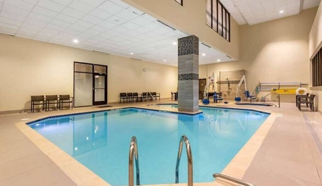 Washington DC | Friends Capital Retreat | Gym + Downtown | 2BR