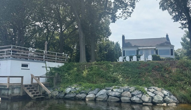 Waterfront cottage on the Chesapeake Bay