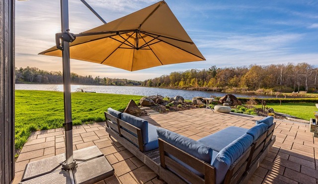 Waterfront oasis in heart of Berkshires