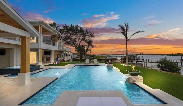 Waterfront pool paradise near New Smyrna Beach