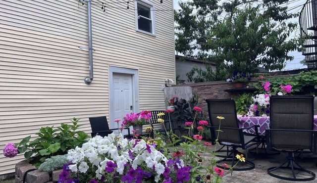 Welcoming 3-bedroom house in vibrant Chicago