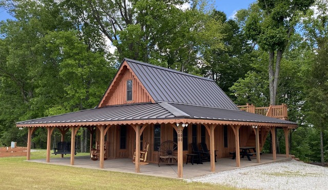 White Bluff Cabin overlooking Lake Malone