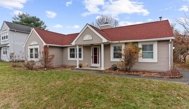 Willow Haven 2BR Cozy Retreat, Close to Hartford
