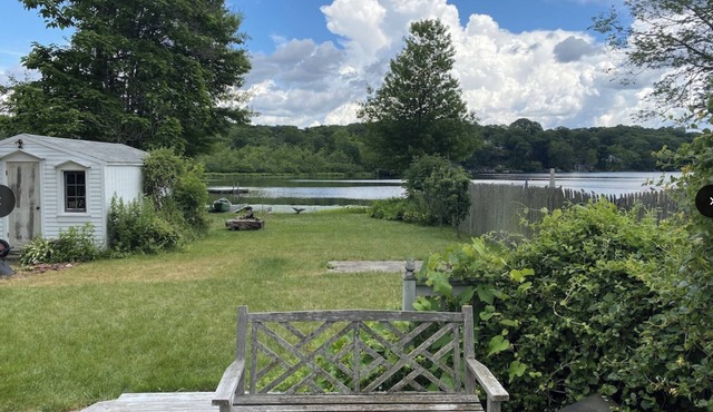 WITH INN —Charming 2-bedroom cottage in Guilford with WiFi and AC