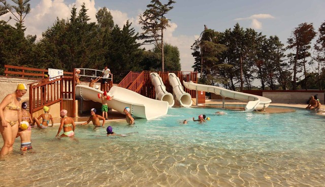 with pool and 500 mt from the sea